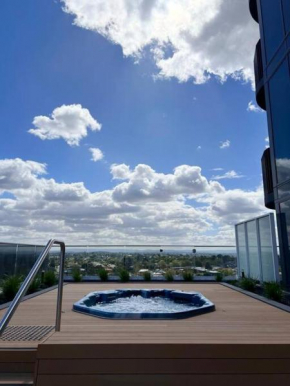 Ivanhoe Apartment 2Bed 2Bath with Balcony City View